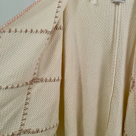 Knox Rose Open Poncho - Picture 3 of 8